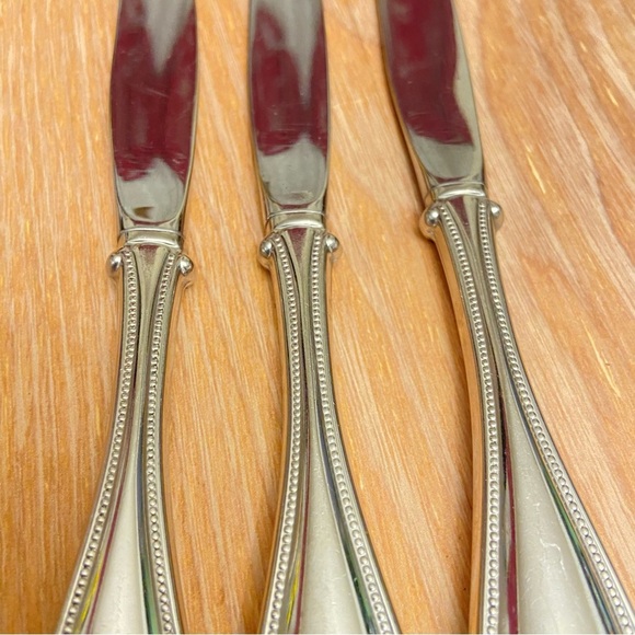 American Traditional Bead Style Set of 3 Flatware Knives Length 9” inches Each. - Picture 3 of 4